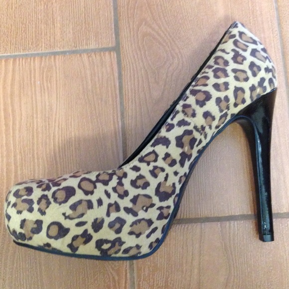 Kardashian Leopard Stilettos  size 8 1/2 - Picture 2 of 6